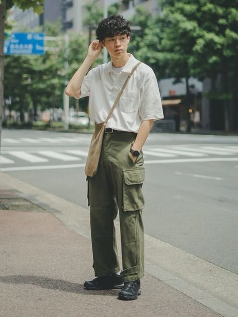 Streetwear Men Outfits Street Fashion, Japanese Street Fashion Men, Japanese Americana, Japanese Mens Fashion, Ropa Upcycling, Cargo Outfit, Cargo Pants For Men, 일본 패션, Street Fashion Men