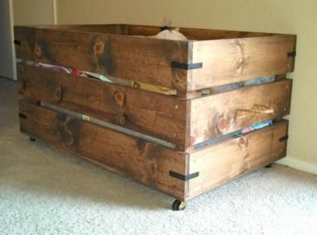 Wood Toy Box, Diy Toy Storage, Dog Toy Storage, Simple Toys, Wooden Chest, Toy Rooms, Wood Crates, Pallet Ideas, Toy Box