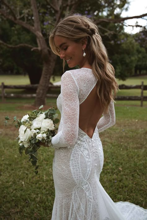 Low Cut Lace Wedding Dress, Wedding Dress Long Sleeve Open Back, Long Sleeve Fitted Lace Wedding Dress, Long Sleeve Country Wedding Dress, Low Back Wedding Gown, Open Back Long Sleeve Wedding Dress, Open Back Wedding Dress Hairstyles, Outdoor Fall Wedding Dress, Lace Open Back Wedding Dress