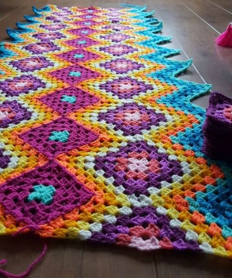 Crochet Mexican Blanket Pattern Free, Crochet Mexican, Crocheted Cow, Granny Stripe Blanket, Crochet Queen, Blanket Squares, Granny Blanket, شال كروشيه, Crochet Afgans