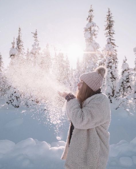 Big Summer Blowout, Winter Portraits Photography, Snow Photoshoot, Winter Portraits, Winter Bucket List, Winter Instagram, Snow Pictures, Snow Photography, Travel Pictures Poses