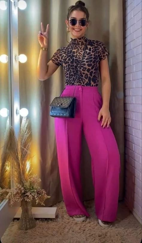 Office Christmas, Pink Pants, Casual Work Outfits, Looks Chic, Fashion Mistakes, Colourful Outfits, Business Casual Outfits, Mode Inspiration, Work Attire