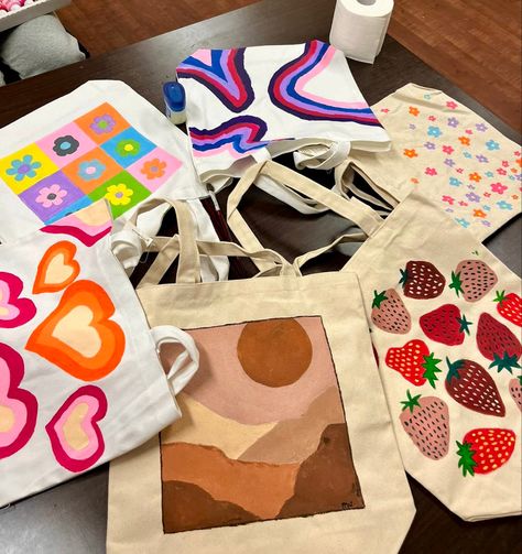 Tote Bags Diy, Summer Activities Aesthetic, Activities Aesthetic, Decorated Tote Bags, Diy Tote Bag Design, Painted Canvas Bags, Handpainted Tote Bags, Totes Ideas, Bag Painting