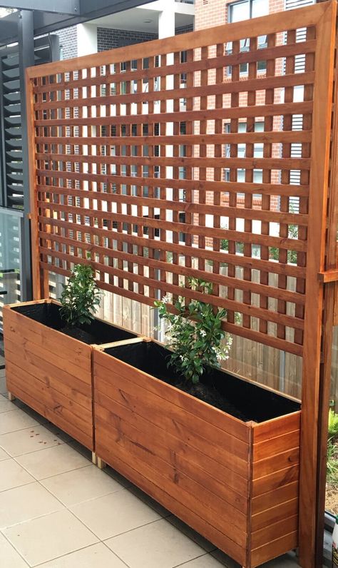 Outside Wall Planter Ideas, Privacy Fence Planter Boxes, Planter Box Plant Ideas, Planter Boxes Around Deck, Trellis Planter Ideas, Privacy Planter Boxes, Flower Box With Trellis, Planter Boxes With Trellis, Trellis Ideas For Privacy