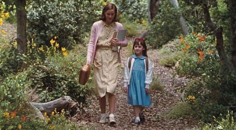 Jennifer Honey, Miss Honey Matilda, Matilda 1996, Matilda Movie, Miss Honey, Teacher Aesthetic, I Love Cinema, Green Gables, Film Stills