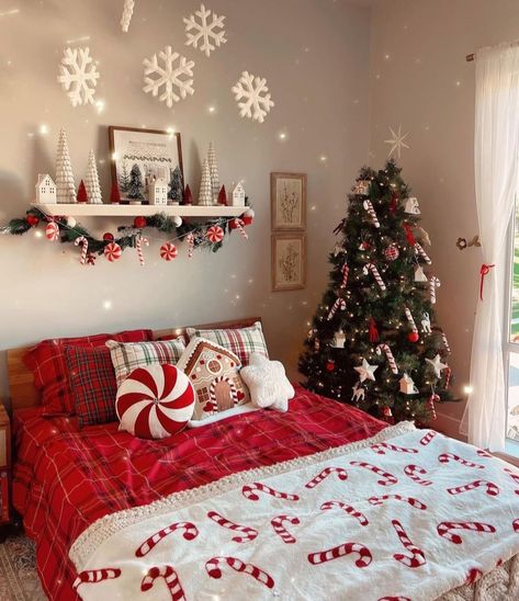 Christmas Room Inspiration, Christmas Room Ideas, Holiday Bedroom Decor, Holiday Room Decor, Cute Christmas Ideas, Christmas Bedroom Decor, Holiday Bedroom, Christmas Decorations Apartment, Decorations Bedroom