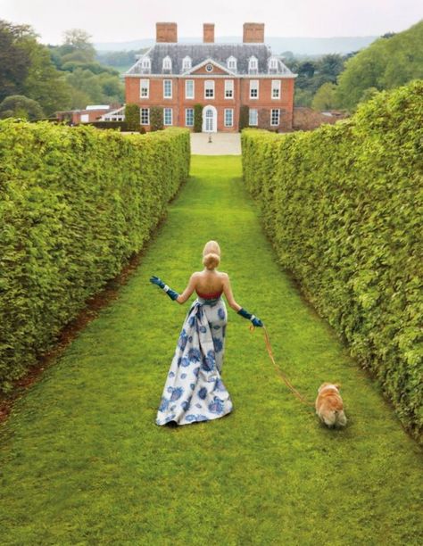 Town & Country Magazine - Behind the Hedgerow, August 2013 Carolina Herrera Gown, Woman Walking, Slim Aarons, Bright Fashion, Luxe Life, Floral Fashion, High Society, Menorca, Old Money Aesthetic