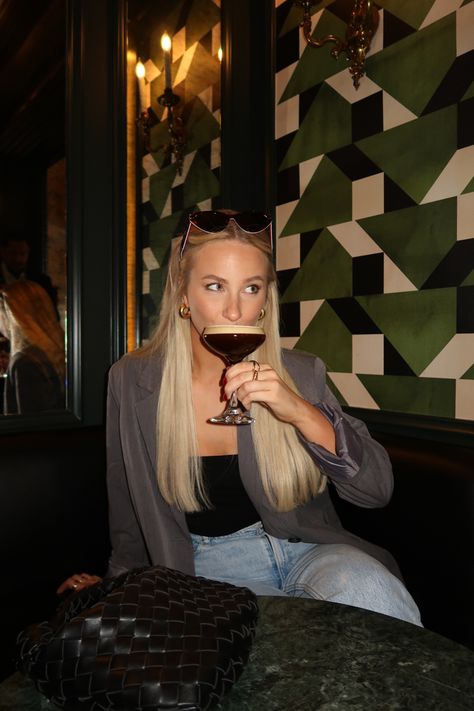 Photos in a bar, espresso martini, happy hour outfit oversized blazer tube, top straight leg, jeans, Dior sunglasses Photo With Drink Instagram, Bar Pics Instagram, Martini Bar Outfit, Espresso Martini Picture, Happy Hour Pictures, Martini Pictures Instagram, Hinge Picture Ideas, Holding Martini Glass Pose, Bar Poses Instagram