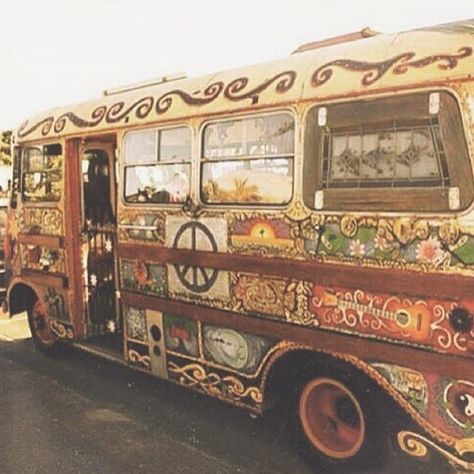 yes, please Combi Hippie, Paz Hippie, Mundo Hippie, Kombi Motorhome, Interior Boho, Kombi Home, Hippie Bus, Hippie Lifestyle, Combi Volkswagen