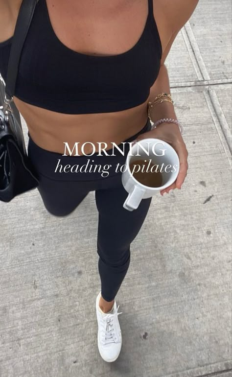 Matcha latte aesthetic iced matcha oat milk latte green juice girl aesthetic fit girl Pilates Workout Clothes, Pilates Outfits, Adrette Outfits, Modele Fitness, Gym Crush, Gymwear Outfits, Pilates Clothes, Look Legging, Skandinavian Fashion