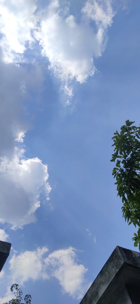 Blue Sunny Sky Aesthetic, Simple Sky Pictures, Bright Morning Aesthetic, Morning Sky Snapchat Story, Morning Clouds Sky Snap, Bright Day Aesthetic, Partly Sunny Aesthetic, Morning Sky Pictures, Bright Sky Aesthetic