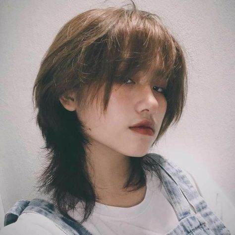 Soft Mullet With Bangs, Wolf Cut Mullet, Haircuts Designs, Wolf Haircuts, Hair Ideas For Women, Wolf Cut Hair, Short Hair Tomboy, Mullet Haircut, Tapered Haircut