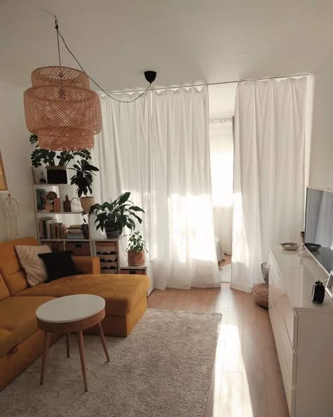 Living Room And Bedroom Combo, Small Studio Apartment Decorating, Curtain Divider, Cozy Studio Apartment, Small Apartment Bedrooms, Studio Apartment Living, Studio Apartment Design, Deco Studio, Studio Apt