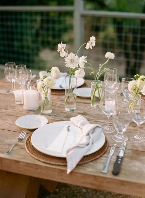 Simple Tuscan Wedding, Simple Wedding Table Decor Long Tables, Simplistic Wedding Table Decor, Simplistic Wedding Decor, Farm Table Wedding, Simplistic Wedding, Creative Centerpieces, Minimalist Wedding Decor, Napa Wedding