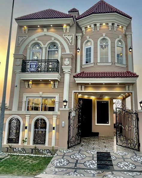 Classic House Exterior Luxury, Small Italian House, 3 Marla House Design, House Structure Design, House Front Elevation, Two Story House Design, Small House Front Design, Spanish Villa, House Balcony Design