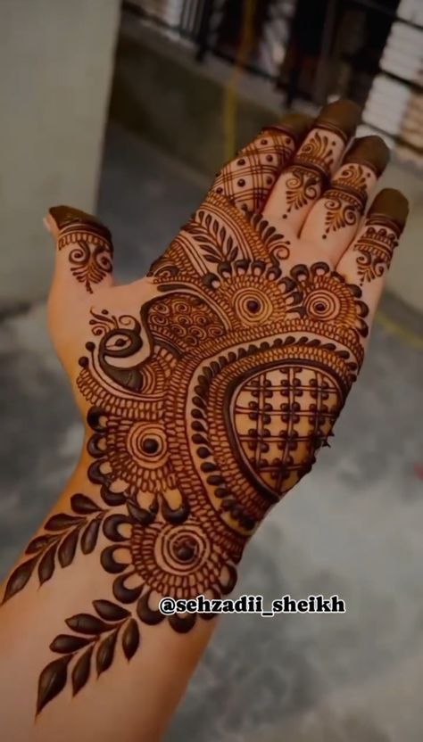 Mehandi Designs Right Hand, Arabic Mehendi Designs Back Hand, Arabic Mehendi Designs For Hands, Mehandi Designs For Hands Simple Arabic, Mehndi Design Fingers, Stylish Mehndi Designs For Back Hand, Mehendi Designs Arabic, Mahandi Design Hands, Mehndi Arabic Design