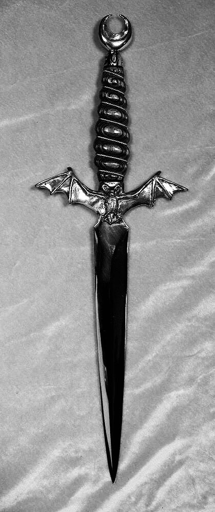 Knife Aesthetic, Pretty Knives, Vampire Goth, Image Swag, Cool Swords, Knife Collection, Cool Knives, Goth Aesthetic, Tumblr