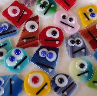 Glass Monster, Glass Art Pictures, Glass Fusion Ideas, Glass Magnets, Fused Glass Artwork, Glass Fusing Projects, Fused Glass Ornaments, Polymer Clay Christmas, Elementary Art Projects