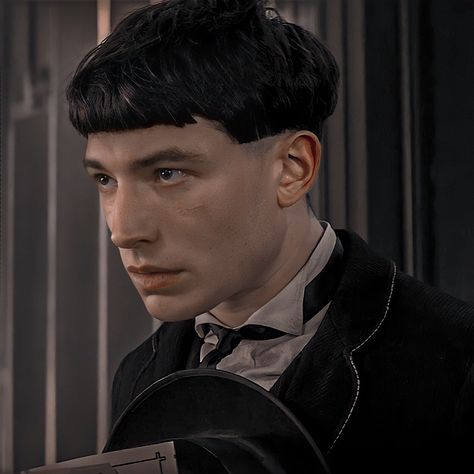 Hogwarts Asthetics, Ezra Miller Fantastic Beasts, Aurelius Dumbledore, Credence Fantastic Beasts, Poppy Corby Tuech, Terrible Haircuts, Alison Sudol, Beast Film, The Flying Nun