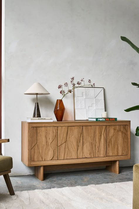 The Rowan range is the perfect living space update, oak effect furniture with statement abstract shapes on its drawer and door fronts. This large, dark wash sideboard is complemented by the spacious interior providing ample room for organising your essentials, making it a functional yet visually striking addition to your living space. Living Room Sideboard Decor, Sideboard Uk, Sideboard Styles, Sideboard Scandinavian, Sideboard Decor, Sideboards Living Room, Dining Room Sideboard, Console Table Hallway, Large Sideboard