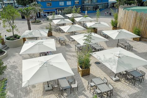 The Ultimate Guide to Choosing the Best Commercial Outdoor Umbrella - Poggesi® USA Restaurant Exterior Design, Best Patio Umbrella, Restaurant Inspiration, Commercial Umbrellas, Large Patio Umbrellas, Outdoor Restaurant Design, Restaurant Exterior, Pool Umbrellas, Cantilever Patio Umbrella