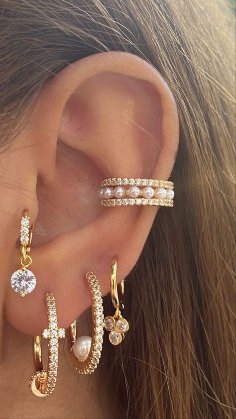 Gold Industrial Piercing, Types Of Ear Piercings, Cool Ear Piercings, Pretty Ear Piercings, Cute Ear Piercings, Star Cluster, Industrial Piercing, Body Jewelry Piercing, Jewelry Accessories Ideas