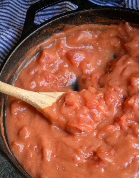 Creamed Tomatoes Recipe, Tomato Gravy Recipe, Easy Gravy Recipe, Tomato Gravy, Cooking Tomatoes, Homemade Gravy, Comfort Food Southern, Stewed Tomatoes, Gravy Recipe