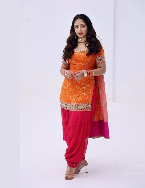 Orange Indian Outfit, Patiyala Suits Designer, Chudi Designs, Punjabi Dress Design, Simple Indian Suits, Patiala Dress, Sonam Bajwa, Suit Dupatta, Indian Dresses For Women