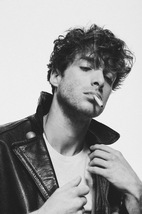 ♚ KING OF CHEVRON ♚ : Photo Paolo Nutini Aesthetic, Paulo Nutini, Music Landscape, Paolo Nutini, Man Model, Celeb Crush, Music Posters, Music Fashion, All Music