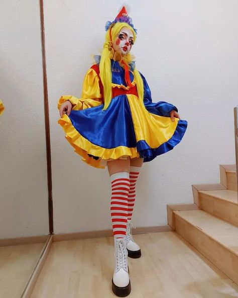 Colorful Clown Costumes, Drag Costume Ideas, Circus Outfit Women, Clown Costume Aesthetic, Clown Inspired Outfit, Male Drawing Poses, Clown Core Fashion, Hidden Mistake, Clown Drag