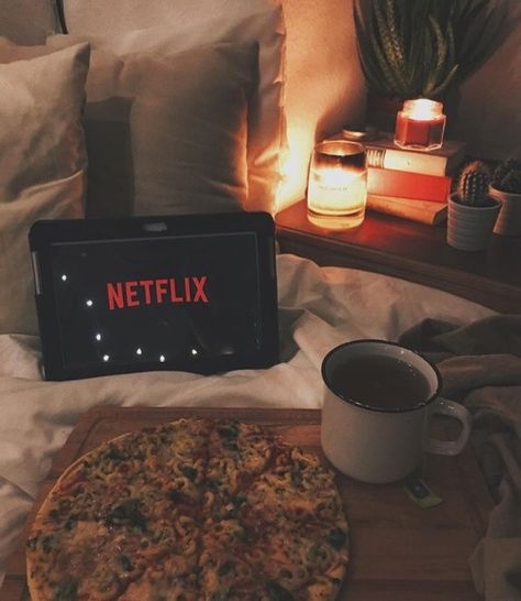 Pinterest: @aliciamarie888 Movie Night Photography, Movie Night Gift Basket, Netflix Premium, Netflix Chill, Gadgets Electronics, Evening Routine, Begin Again, Ranveer Singh, Netflix And Chill