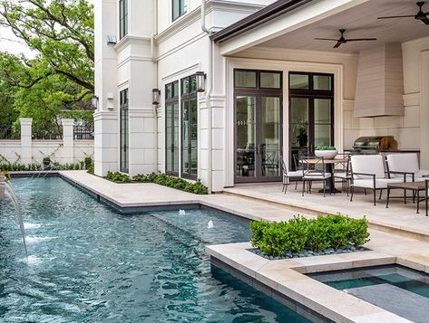 pool/patio Pool Picture, Design Exterior, Style At Home, Dream House Exterior, House Goals, Classic House, Pool Houses, Backyard Pool, Design Case