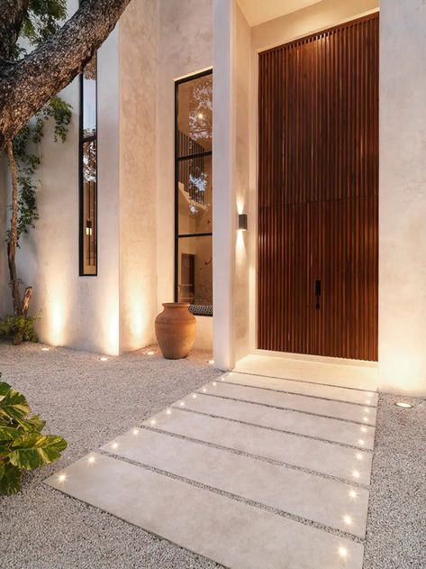 Medditeranean Modern House, Modernized Old Homes, Tulum House Design, Cement Exterior House, Dream House Florida, Ibiza Houses Architecture, Tulum Mexico Interior Design, Lime Wash House Exterior, Tulum House Exterior