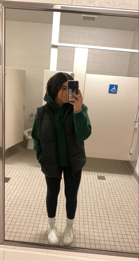 Gillet And Hoodie Outfit, Outfit Ideas Puffer Vest, Outfits With Black Vest Aesthetic, How To Style A Green Zip Up Hoodie, Sweatpants Vest Outfit, Outfits With Green Zip Up Hoodie, Puffer Vest And Hoodie Outfit, Hoodie Vest Outfit, Green Zip Up Hoodie Outfit Aesthetic