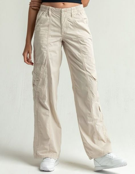 Cargo Trousers Outfit, Urban Outfitters Trousers, Olive Pants Outfit, Outfits Cargo Pants, Outfits Cargo, Preppy Tops, High Rise Black Jeans, Hoodie Aesthetic, Low Waist Jeans