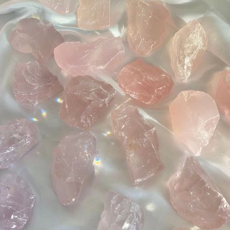 Gorgina George, Rose Quartz Aesthetic, Gem Sisters, Aphrodite Altar, Background For Business, Aphrodite Cabin, Lady Aphrodite, 2014 Vibes, Aesthetic Archive