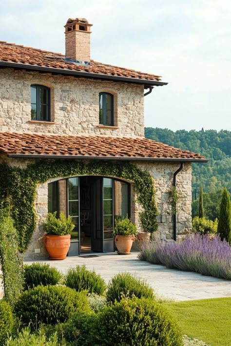 Countryside Modern House, Italian House Design, Italian Houses Exterior, Italian Architecture Homes, French Countryside House, Modern Tuscan House, Mediterranean House Exterior, Tuscany Architecture, Italian Countryside House