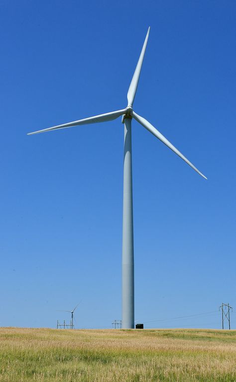 Wind mills continue to evolve in the Great Plains. This electricity-generating turbine is located not far from the wooden wind mill at Cottonwood Ranch. Wind Mill Drawing, Tractor Drawing, Money Photo, Types Of Renewable Energy, Farm Windmill, Wind Machine, Wind Mill, Coral Bleaching, Wind Mills