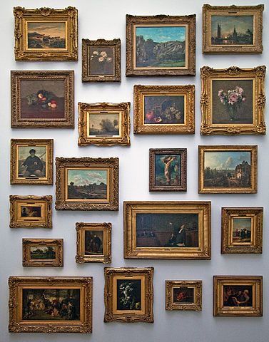 Old Frames Ideas Wall Art, Gold Frame Gallery Wall, Modern Images, Unusual Pictures, Picture Frame Sizes, Gallery Wall Frames, Living Room On A Budget, Vintage Picture Frames, Ornate Frame