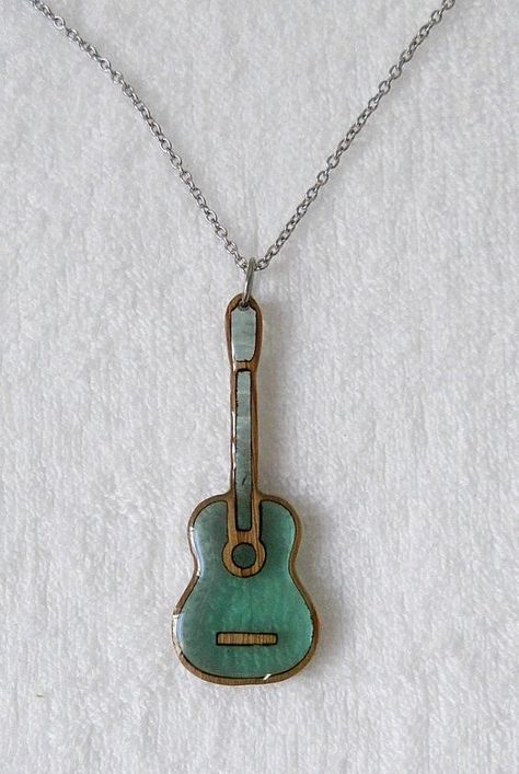 Guitar Music Inspired Jewelry, Music Themed Jewelry, Resin Necklace Pendant, Guitar Jewelry, Wood Jewelry Diy, Epoxy Resin Diy, Resin Jewelry Making, Wood And Resin, Music Jewelry