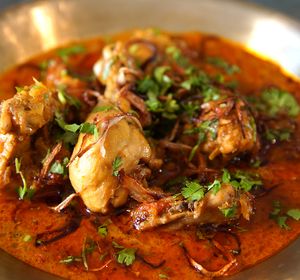 Learn how to make Dahi Wala Chicken at home with Chef Smita Deo on Get Curried. Dahi Wala Chicken is a indian chicken gravy recipe made using curd, indian spices and chicken. This chicken recipe goes well with paratha or rice. Dahi Chicken Recipe, Chicken Gravy Recipe, Chilli Chicken, Indian Chicken, Chicken Gravy, Gravy Recipe, Gravy Recipes, Indian Spices, Fried Onions