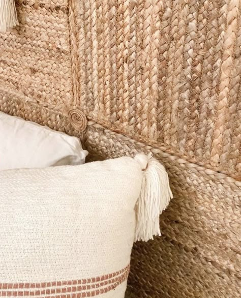 Boho Bedhead Ideas, Simple Boho Headboard, Diy Boho Headboards Rattan, Jute Headboard Diy, Diy Boho Queen Headboard, Wood Boho Headboard, Diy Scandinavian Headboard, Diy Peel And Stick Headboard, Headboard Diy Boho