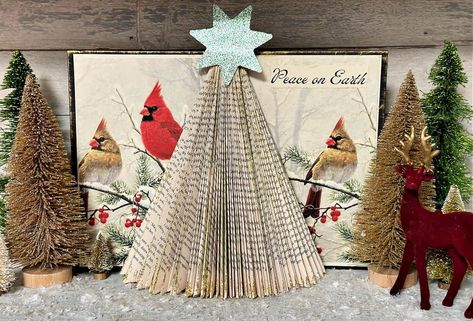 Easy Tutorial for Gorgeous Christmas Tree Folded Book Art Book Folding Christmas, Folding Christmas Tree, Earth Printable, Folded Book Art Diy, Christmas Tree Flowers, Book Christmas Tree, Fancy Fold Card Tutorials, Book Crafts Diy, Book Page Art