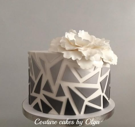 Cake Designs Birthday Kids Girl, Kue Fondant, Grey Cake, Ombré Cake, Black And White Cake, Geometric Cake, Fondant Cake Designs, Cake With Flowers, Black Cake