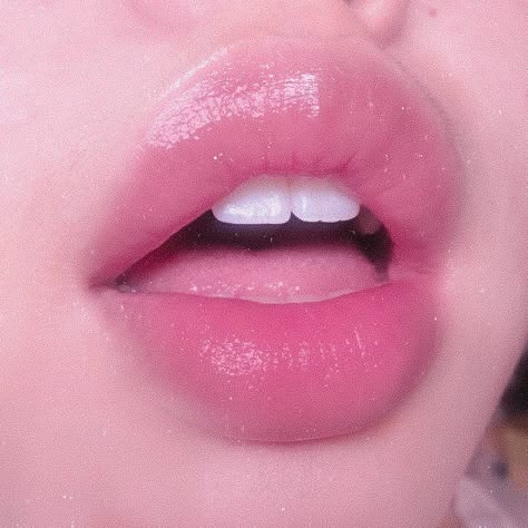 Lips Aesthetic, Soft Girl Aesthetic, Hot Lips, Pink Lipstick, Lip Art, Beautiful Lips, Glossy Lips, Pink Lips, Aesthetic Makeup