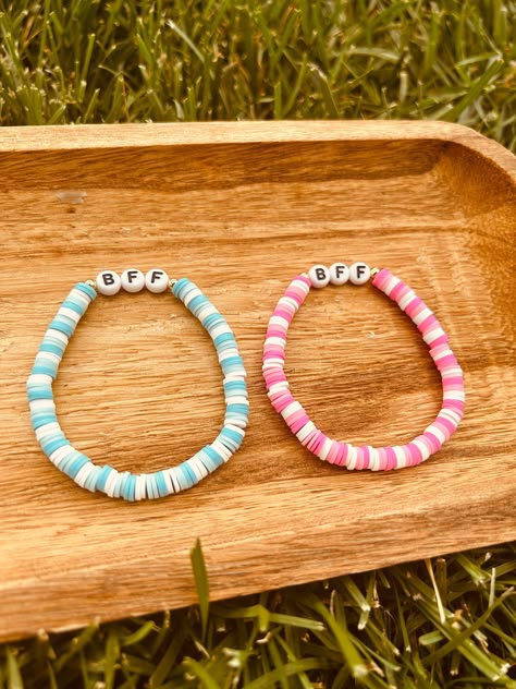 Matching Preppy Bracelets, Preppy Bff Bracelets, Cute Bestie Bracelets, Bracket Clay Beads, Bff Bracelets For 2 Clay Beads, Things To Write On A Bracelet, Cute Matching Clay Bead Bracelets, Bestie Clay Bead Bracelets, Bff Clay Bead Bracelet Ideas