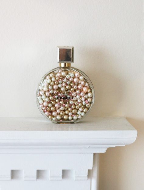 Chanel Perfume Bottle, Old Perfume Bottles, Empty Perfume Bottles, Diy Perfume, Astuces Diy, Stuff And Thangs, Recycled Bottles, Crafty Diy, Diy Style