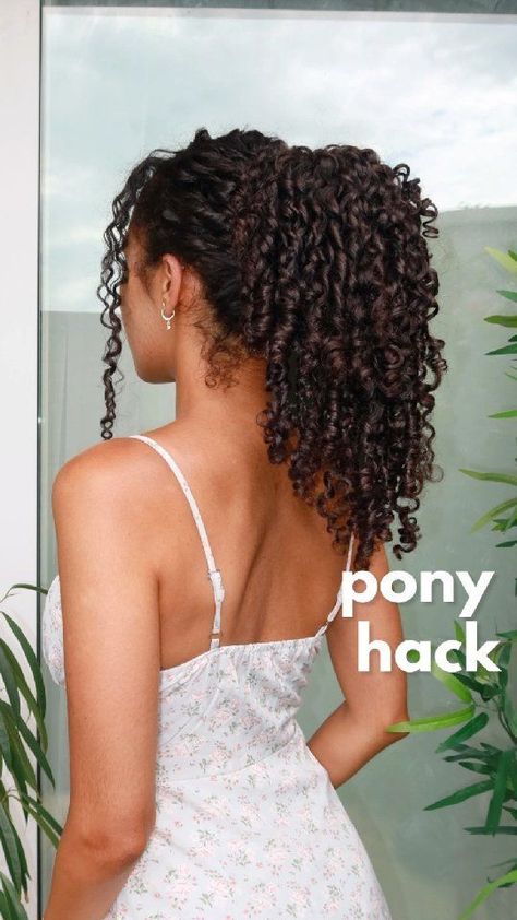 Double Curly Ponytail, Messy Ponytail Hairstyles Curly Hair, Messy Low Ponytail Curly Hair, Curly Bridal Ponytail, How To Do Curly Ponytail, Messy Ponytail Curly Hair, Naturally Curly Ponytail Hairstyles, Loose Curly Ponytail, Long Curly Ponytail Hairstyles