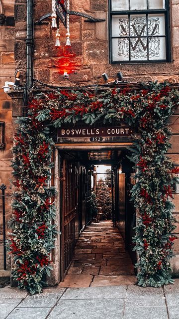 Rosie 🌸 London | Travel | Cosy Content on Instagram: "Edinburgh at Christmas 🎄 5 lovely places to visit Edinburgh in December✨ 📍1. The Mound Christmas lights 2. Boswell's Court 3. The Dome 4. Princes Street Gardens 5. Edinburgh Castle #edinburgh #christmas #christmasinedinburgh #scotland #edinburghcastle" Scotland Christmas Aesthetic, Edinburgh Scotland Christmas, Edinburgh At Christmas, Highclere Castle Christmas, Edinburgh Market, Christmas Chateau, Edinburgh Scotland Winter, Scotland December, Christmas Edinburgh