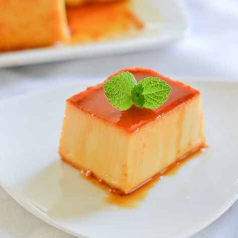 Leche Flan with Cream Cheese is a popular Filipino dessert. The decadent custard topped with the smooth caramel. Flan With Cream Cheese, Leche Flan Recipe, Pinoy Merienda, Cream Cheese Flan, Pinoy Recipe, Philippine Cuisine, Bake Sweets, Pinoy Dessert, Flan Cake